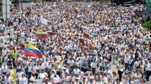 Mujeres venezolanas marchan contra la "represión" y "por la paz"
